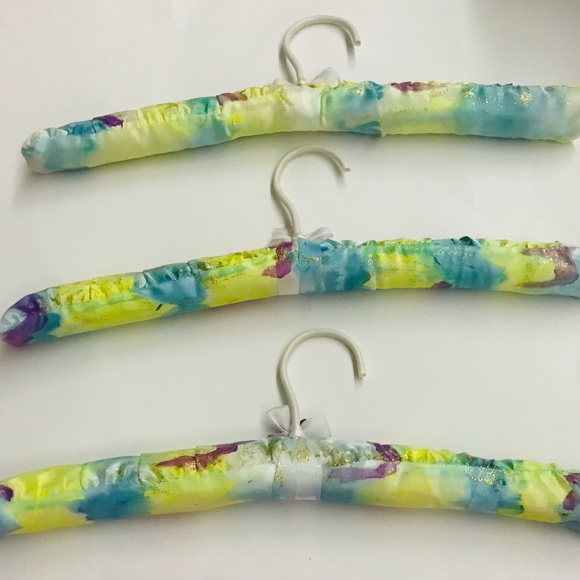 New Three Satin Hangers Hand Painted by Artist USA - Picture 4 of 16